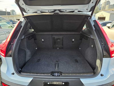 2025 Volvo XC40 Plus Bright Theme