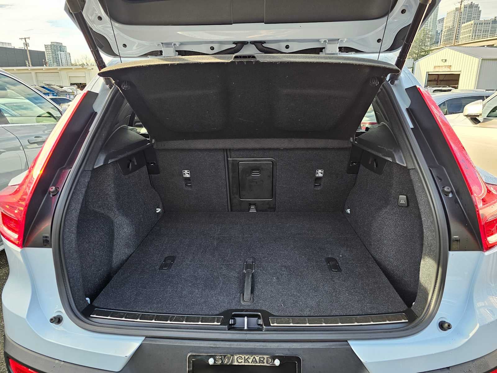 2025 Volvo XC40 Plus Bright Theme