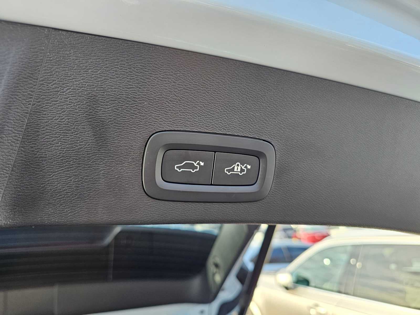 2025 Volvo XC40 Plus Bright Theme