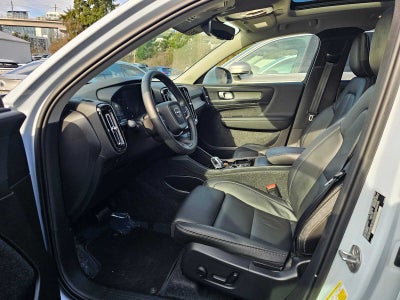2025 Volvo XC40 Plus Bright Theme