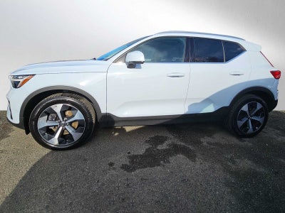 2025 Volvo XC40 Plus Bright Theme