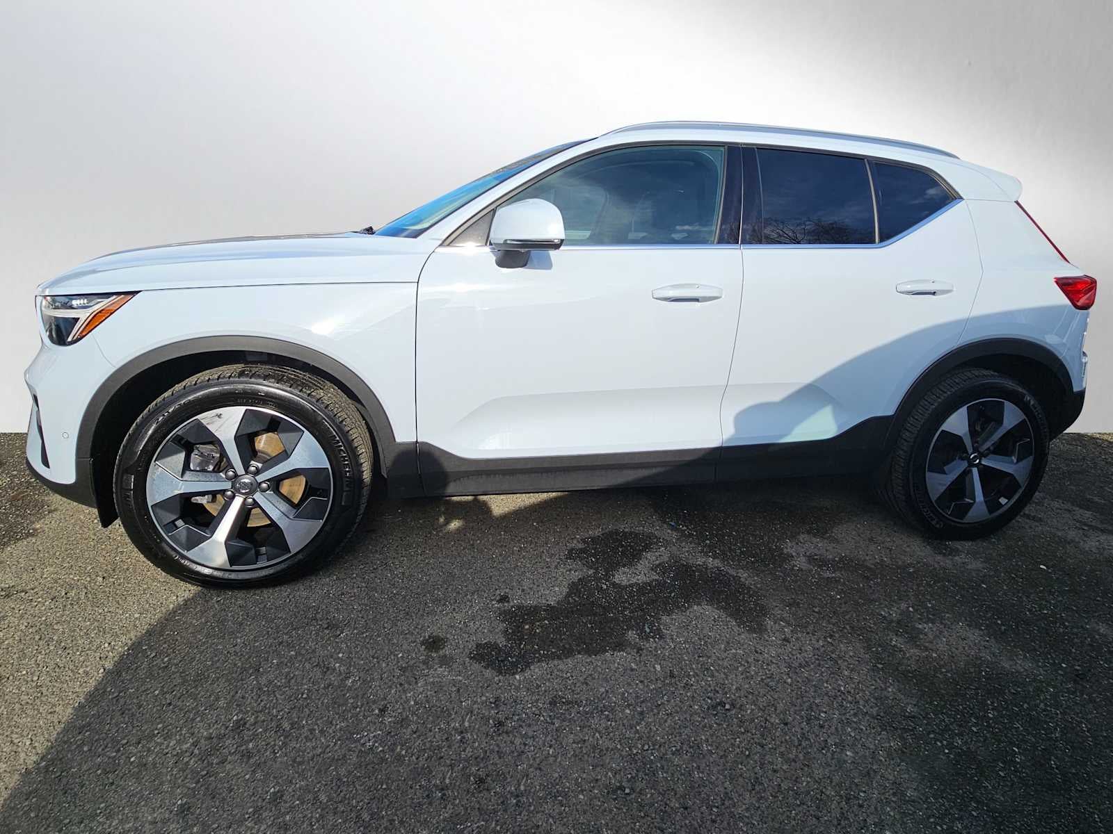 2025 Volvo XC40 Plus Bright Theme