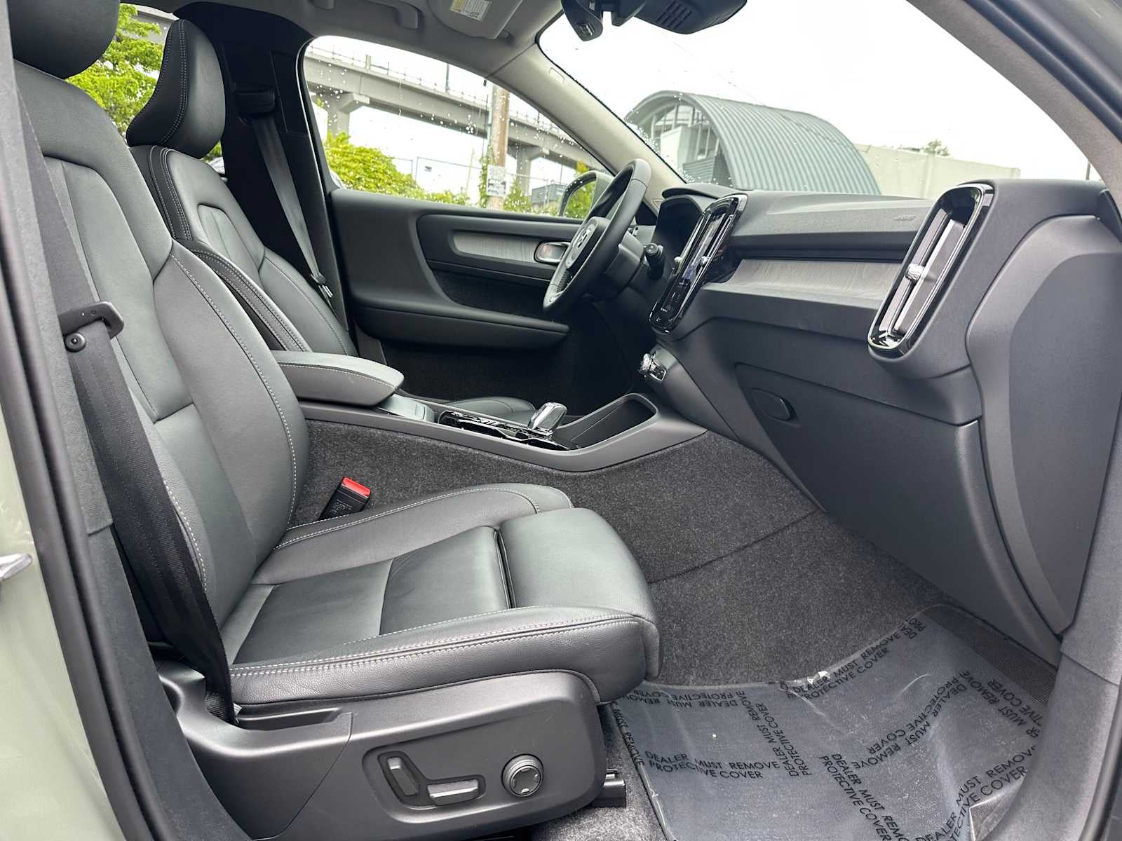 2025 Volvo XC40 Plus Bright Theme