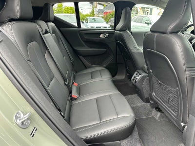 2025 Volvo XC40 Plus Bright Theme