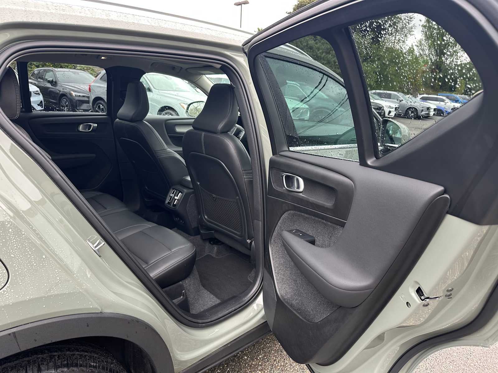 2025 Volvo XC40 Plus Bright Theme