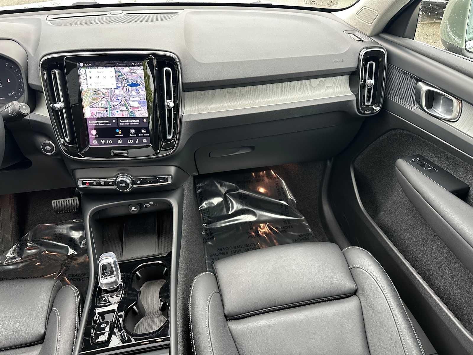 2025 Volvo XC40 Plus Bright Theme