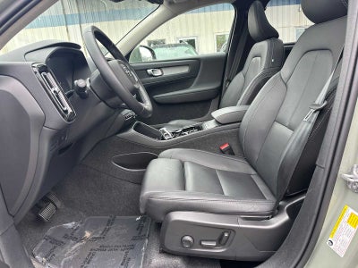 2025 Volvo XC40 Plus Bright Theme