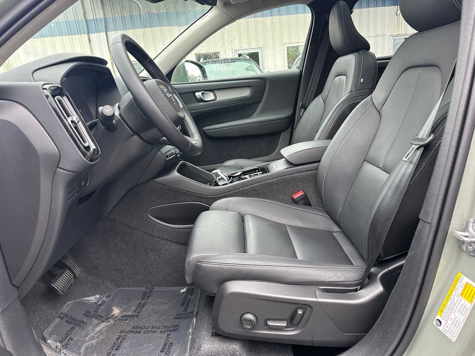 2025 Volvo XC40 Plus Bright Theme