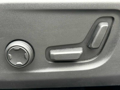 2025 Volvo XC40 Plus Bright Theme