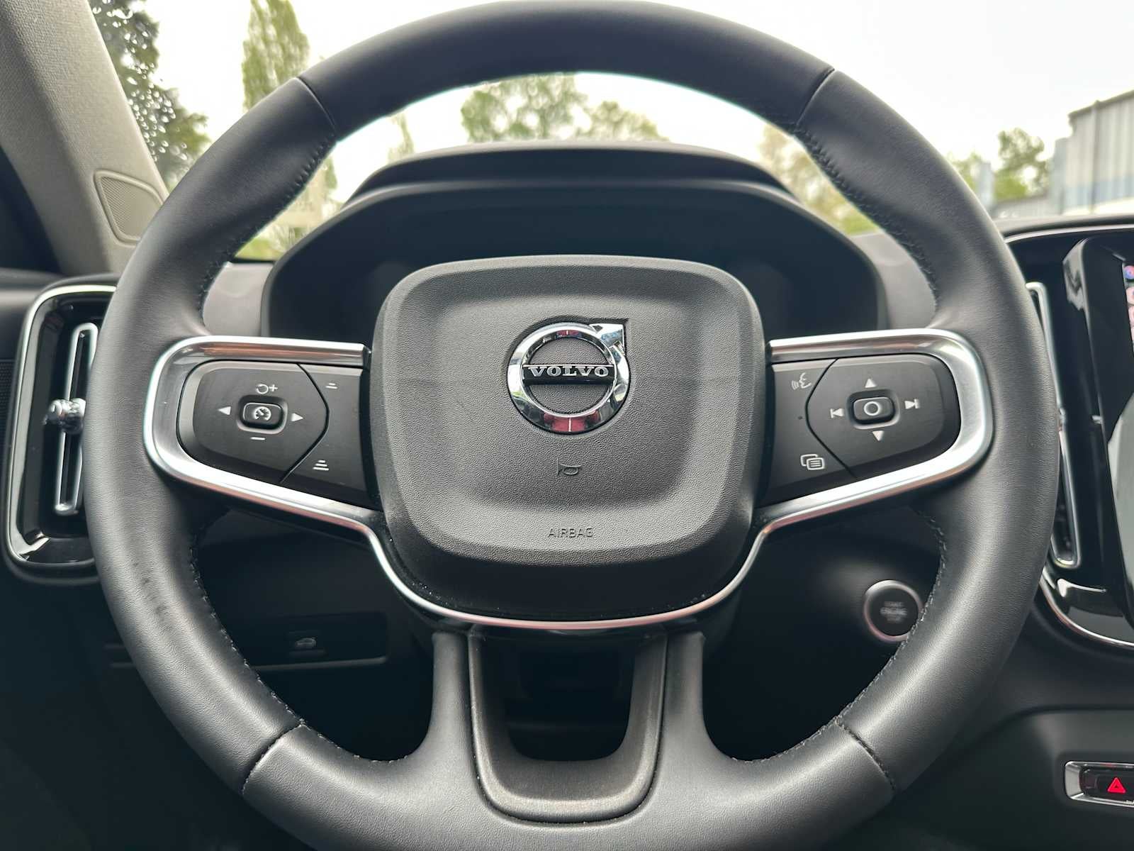 2025 Volvo XC40 Plus Bright Theme