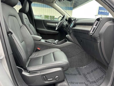 2025 Volvo XC40 Plus Bright Theme
