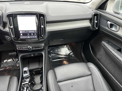 2025 Volvo XC40 Plus Bright Theme