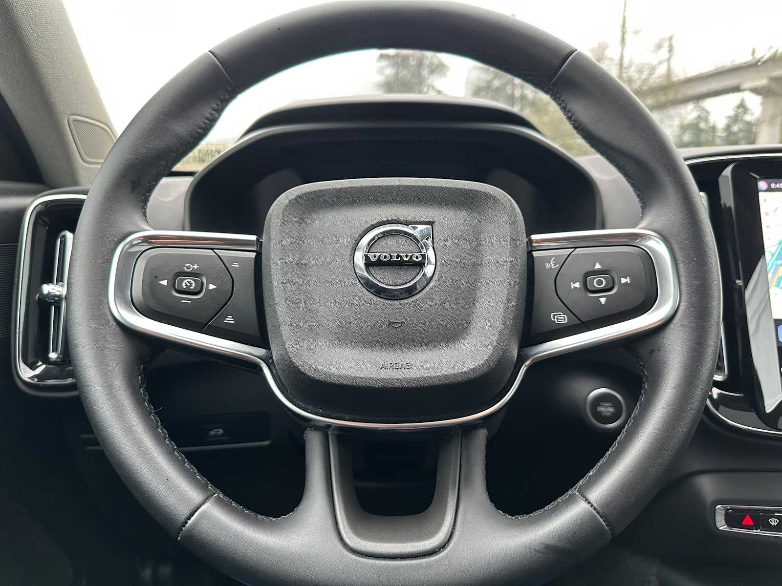2025 Volvo XC40 Plus Bright Theme