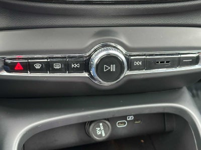 2025 Volvo XC40 Plus Bright Theme