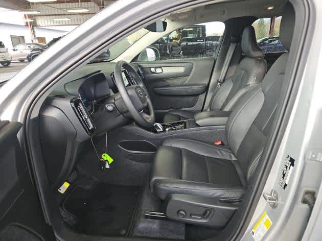 2025 Volvo XC40 Plus Bright Theme
