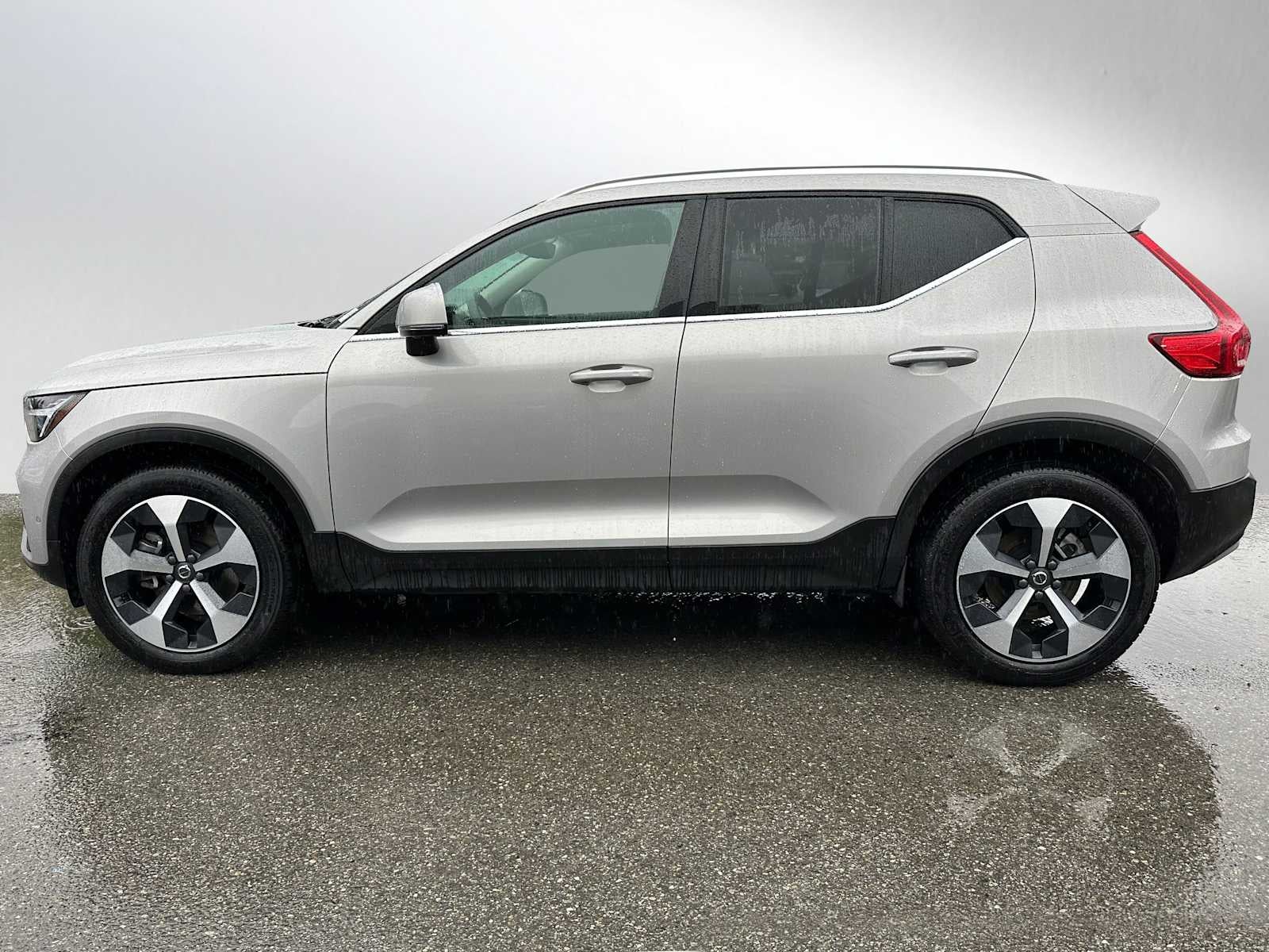 2025 Volvo XC40 Plus Bright Theme