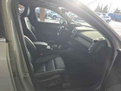 2025 Volvo XC40 Plus Bright Theme