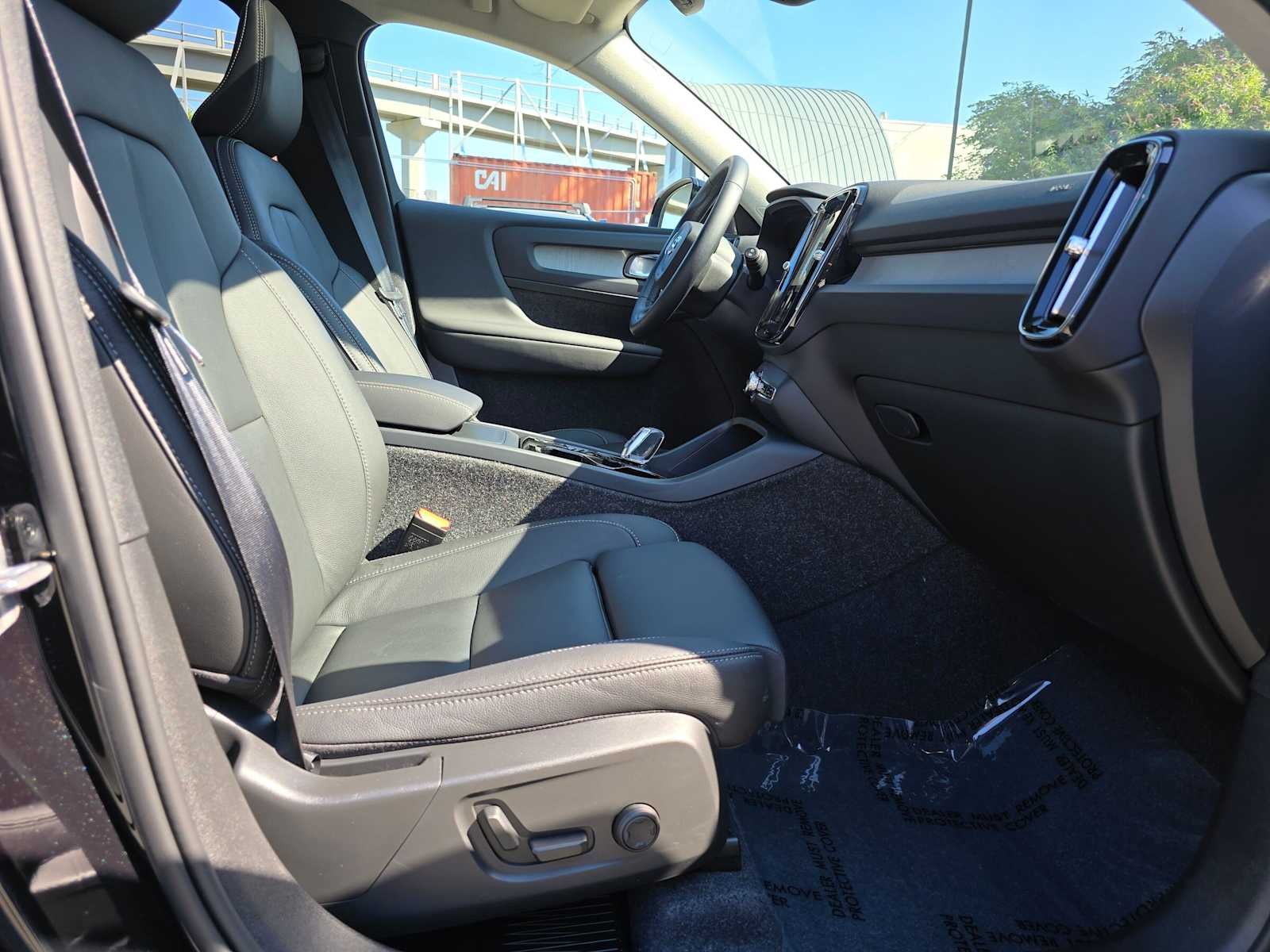 2025 Volvo XC40 Plus Bright Theme