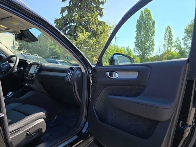 2025 Volvo XC40 Plus Bright Theme