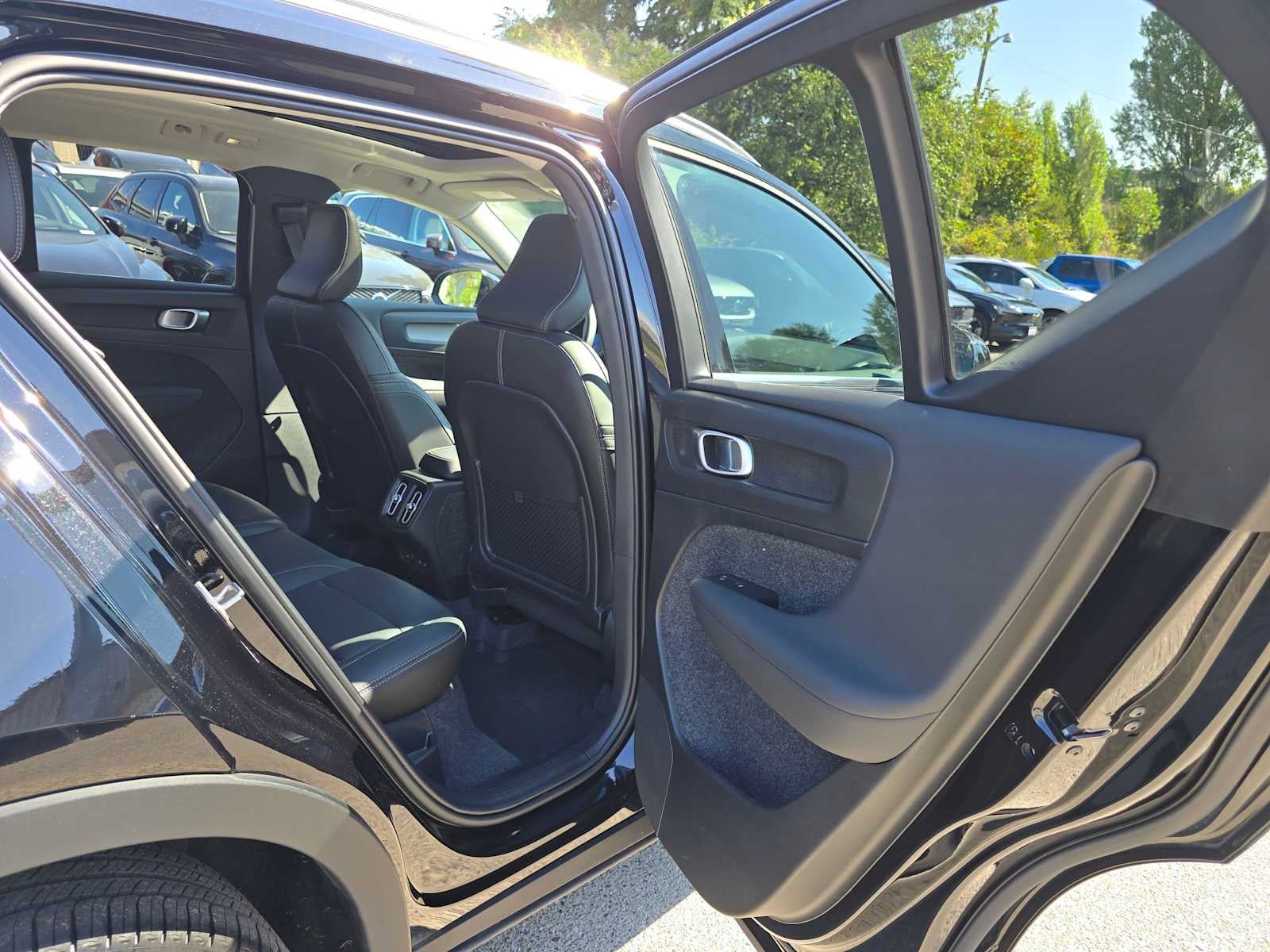 2025 Volvo XC40 Plus Bright Theme