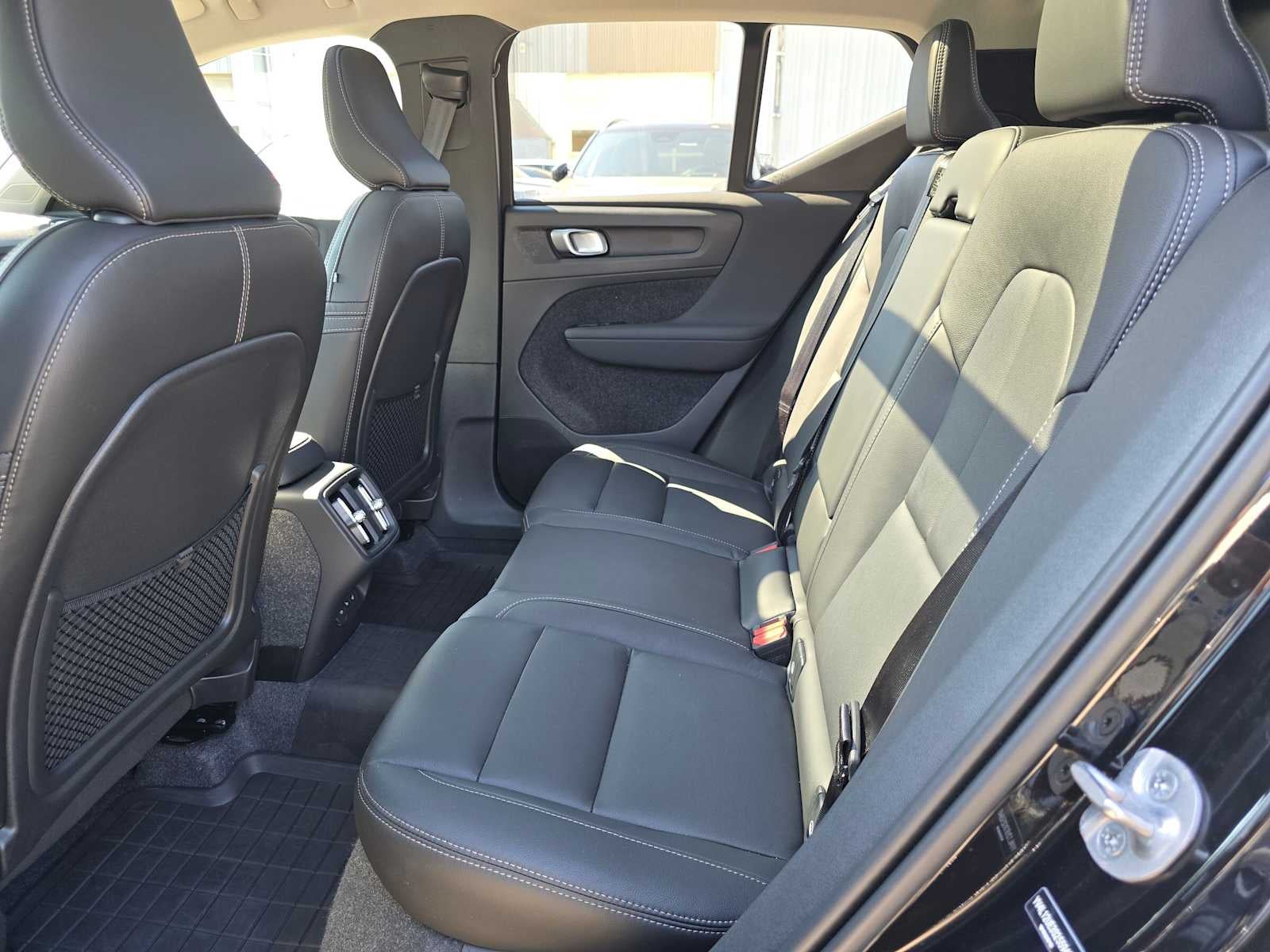2025 Volvo XC40 Plus Bright Theme