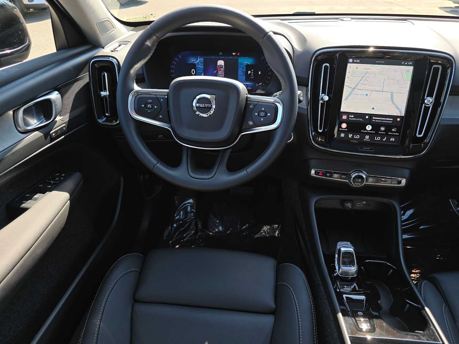 2025 Volvo XC40 Plus Bright Theme