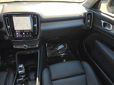 2025 Volvo XC40 Plus Bright Theme