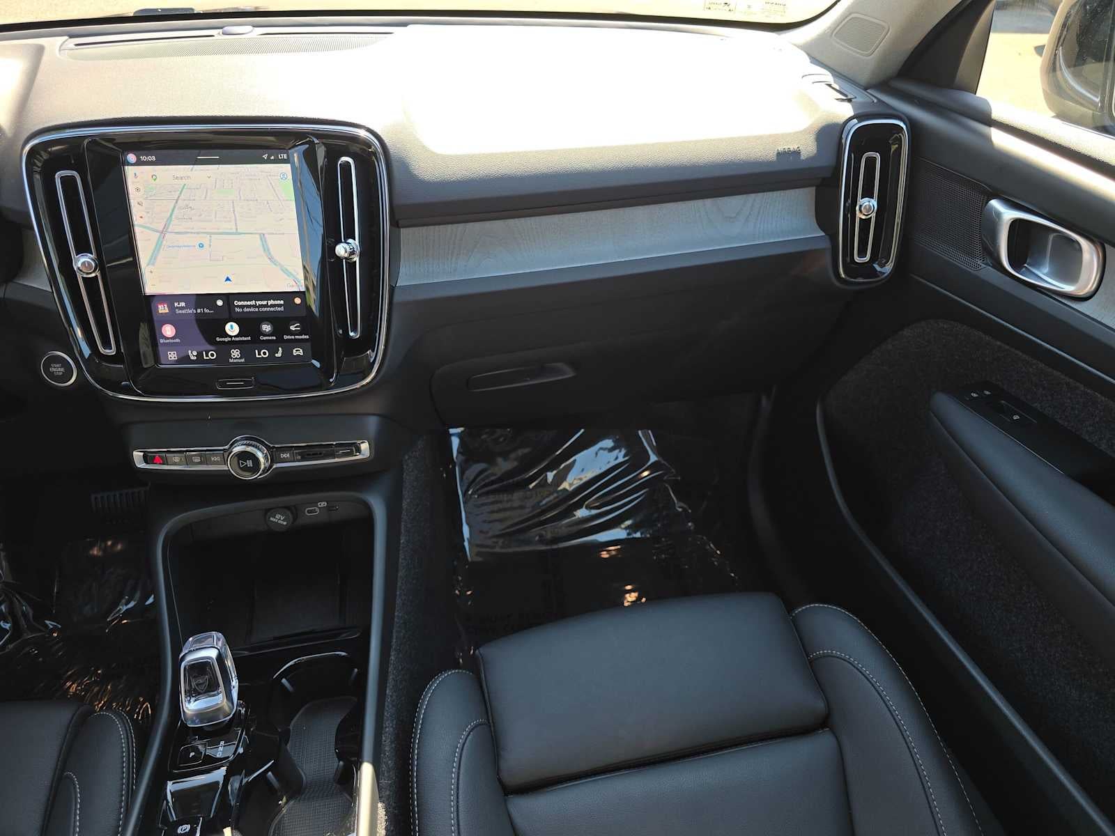 2025 Volvo XC40 Plus Bright Theme