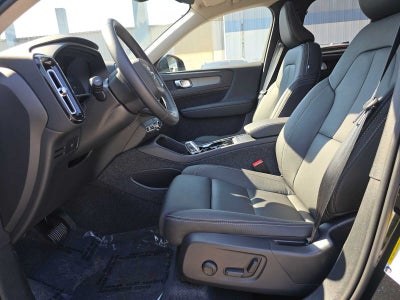 2025 Volvo XC40 Plus Bright Theme