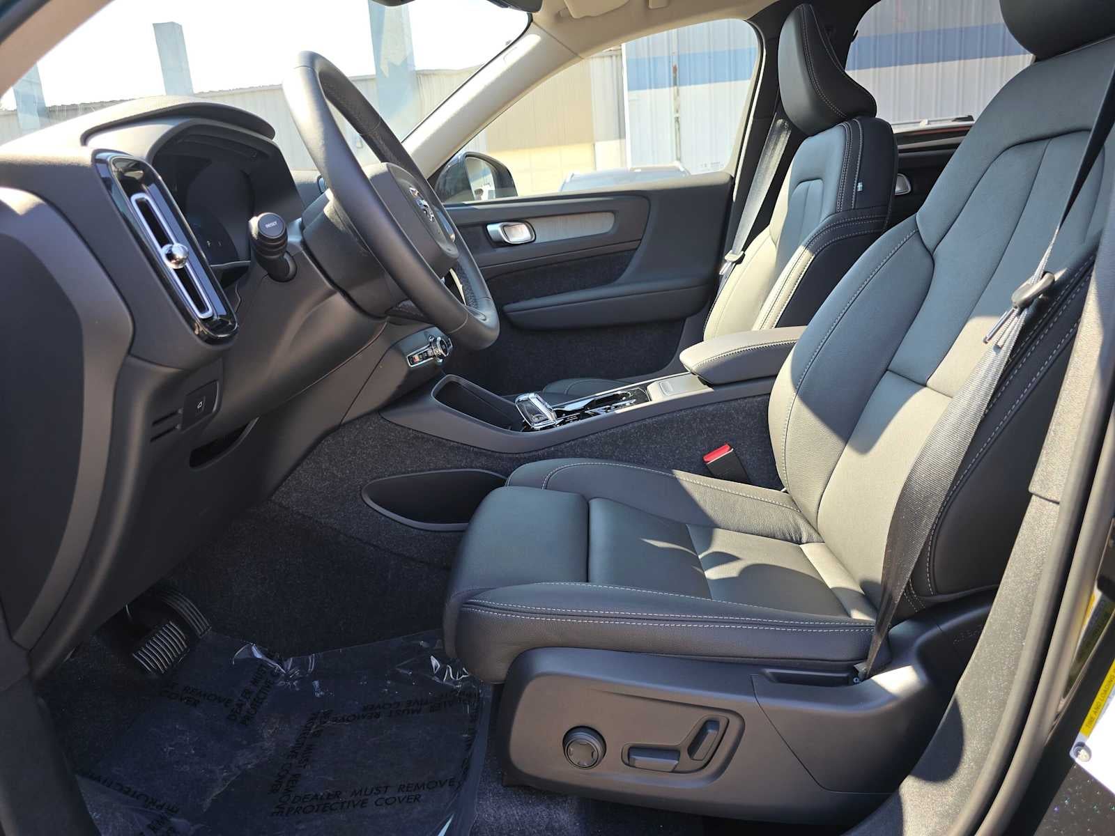 2025 Volvo XC40 Plus Bright Theme