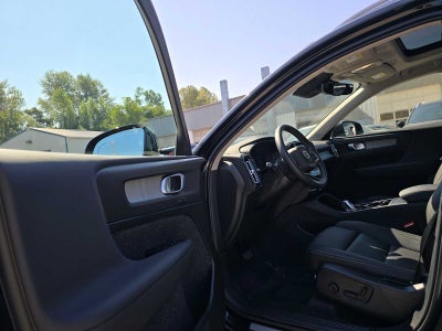 2025 Volvo XC40 Plus Bright Theme