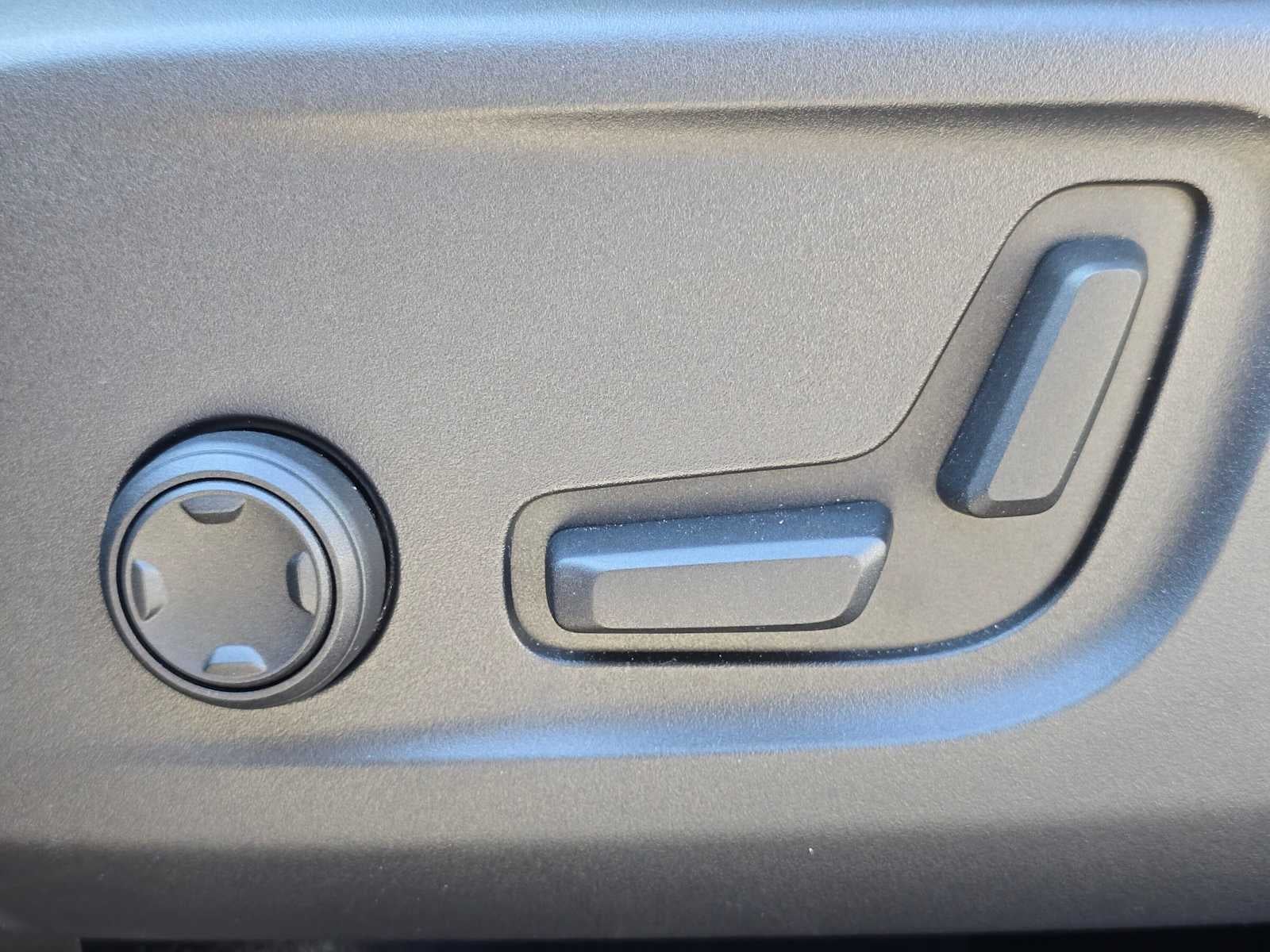 2025 Volvo XC40 Plus Bright Theme