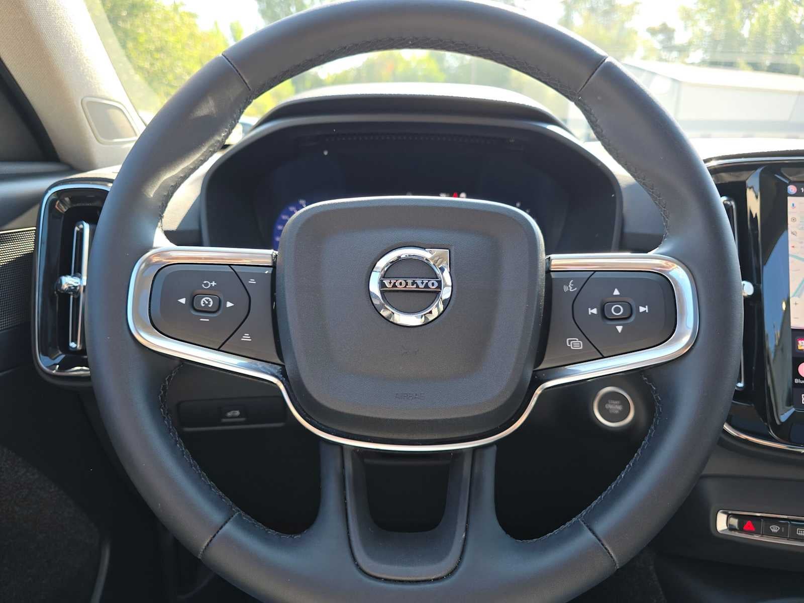 2025 Volvo XC40 Plus Bright Theme