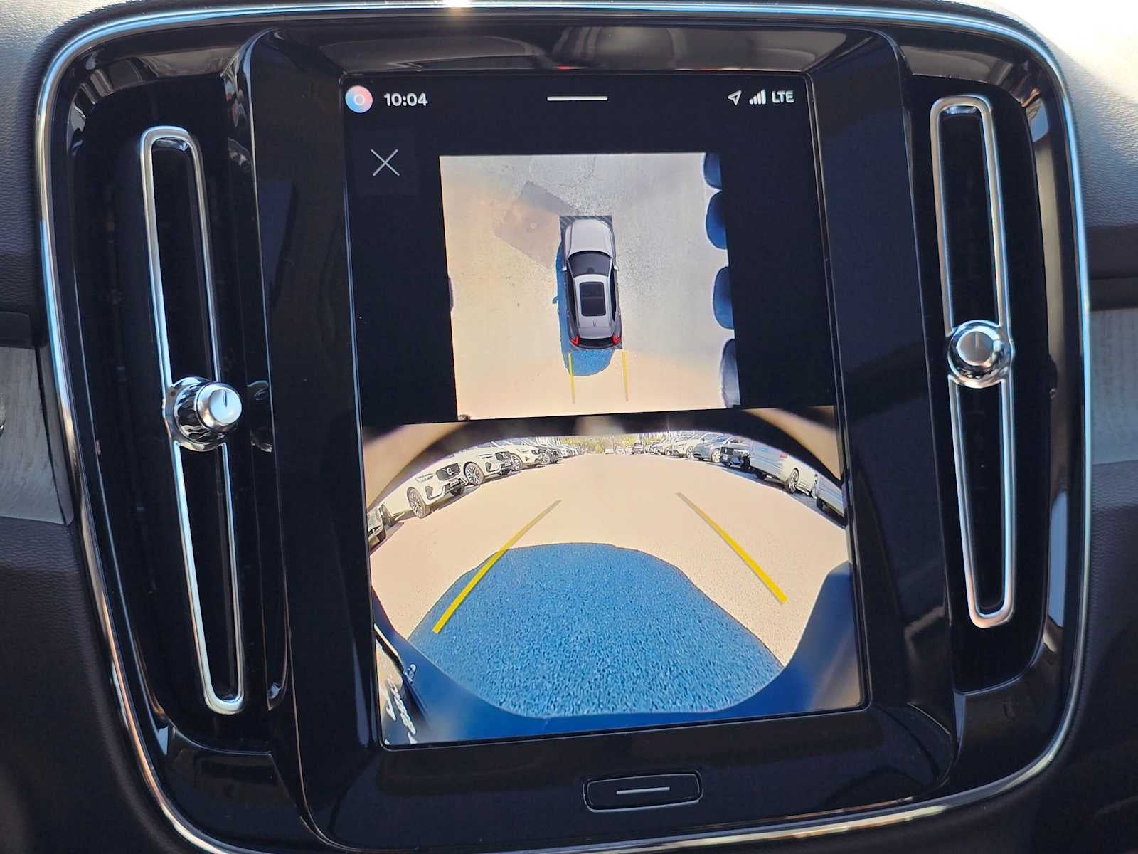 2025 Volvo XC40 Plus Bright Theme