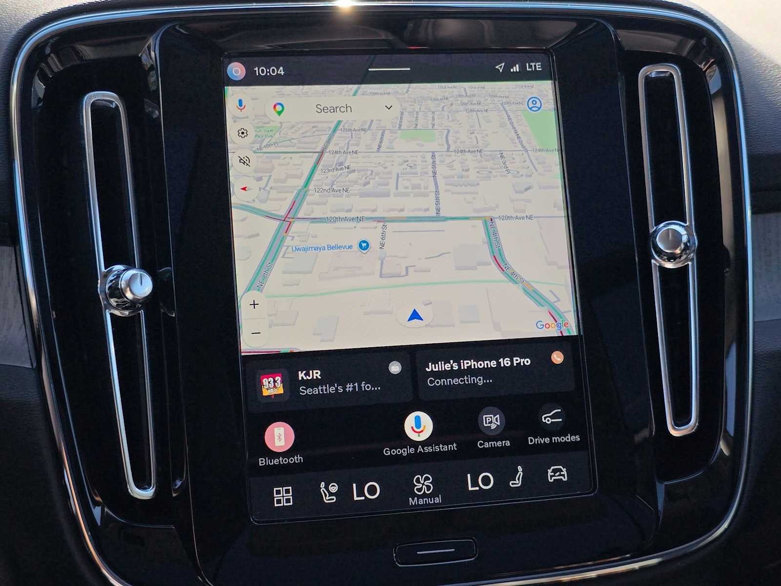 2025 Volvo XC40 Plus Bright Theme