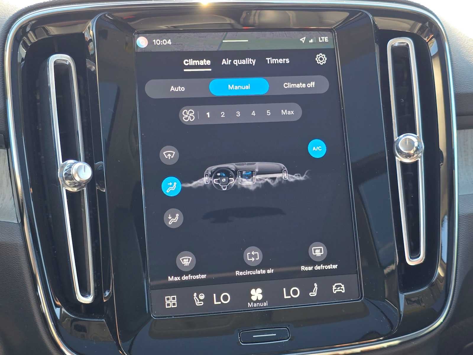 2025 Volvo XC40 Plus Bright Theme