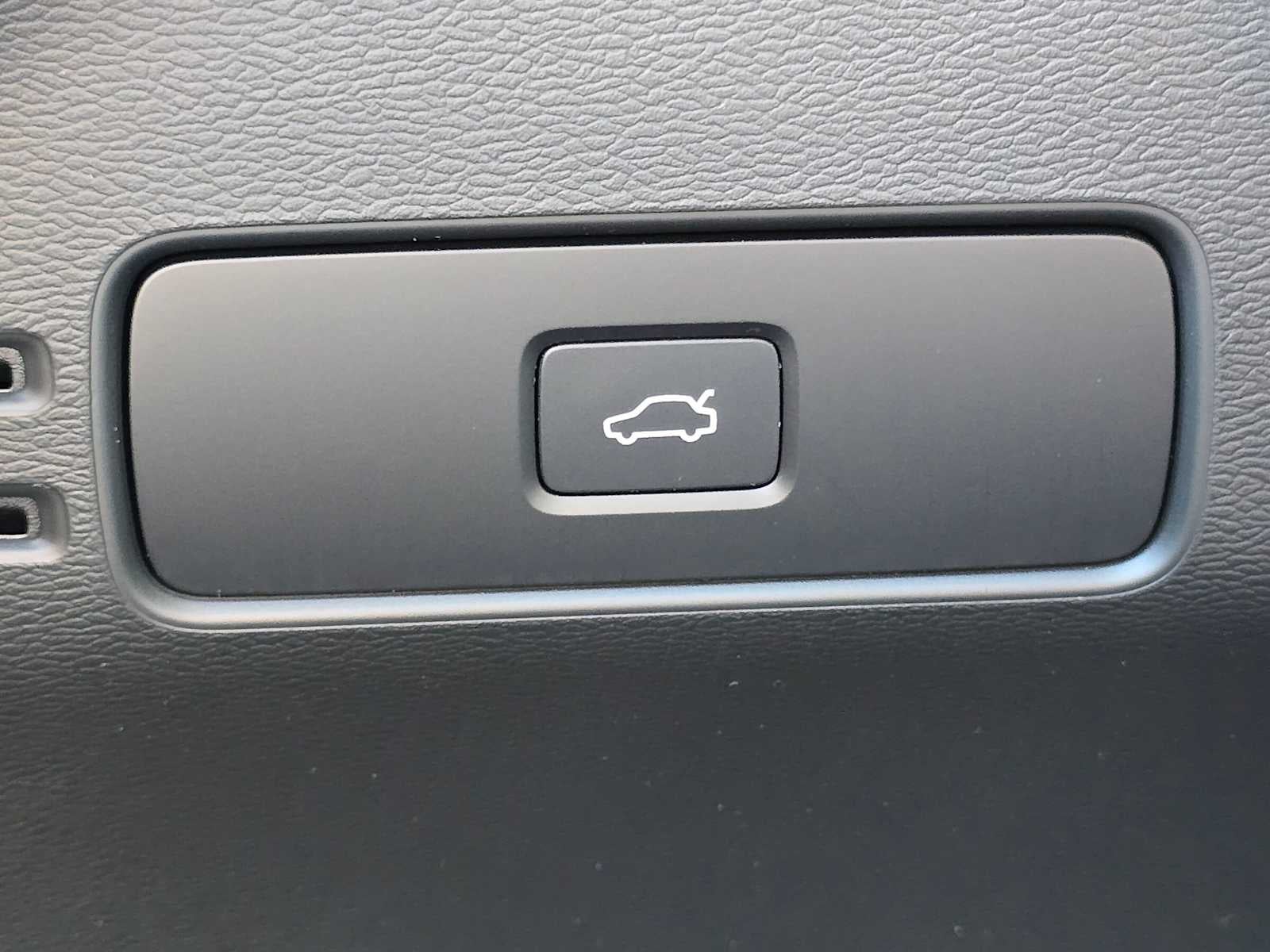 2025 Volvo XC40 Plus Bright Theme