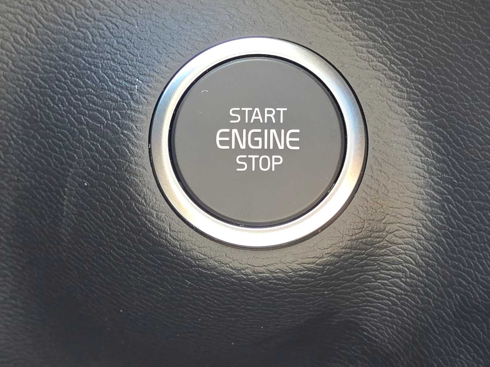 2025 Volvo XC40 Plus Bright Theme