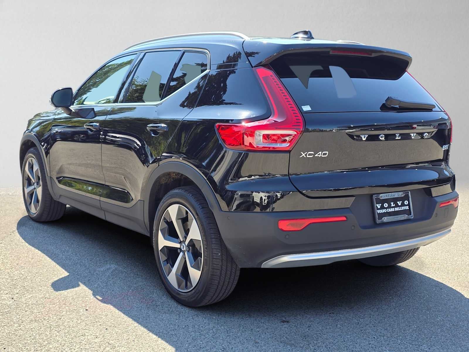 2025 Volvo XC40 Plus Bright Theme