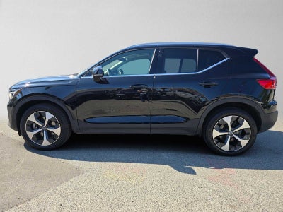2025 Volvo XC40 Plus Bright Theme