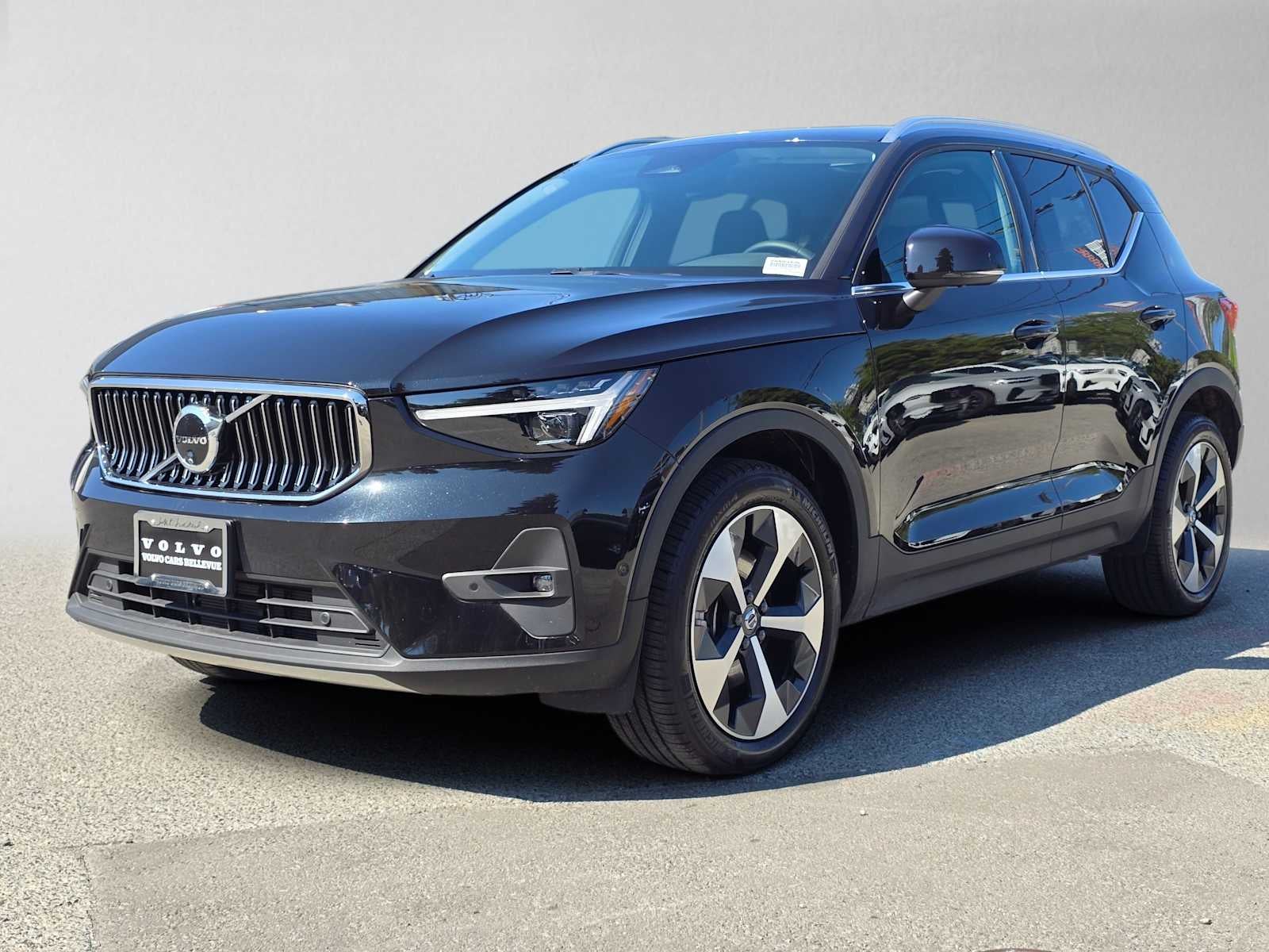 2025 Volvo XC40 Plus Bright Theme