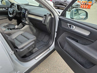 2025 Volvo XC40 Plus Bright Theme