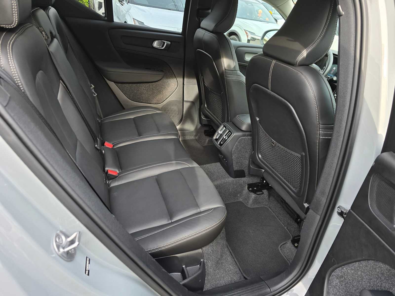 2025 Volvo XC40 Plus Bright Theme