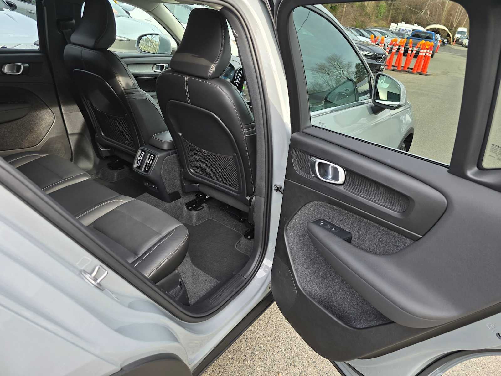 2025 Volvo XC40 Plus Bright Theme