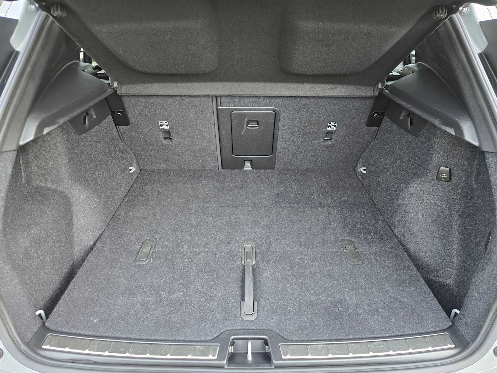 2025 Volvo XC40 Plus Bright Theme