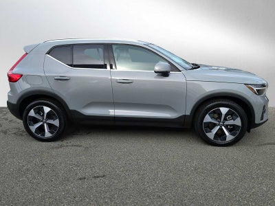 2025 Volvo XC40 Plus Bright Theme