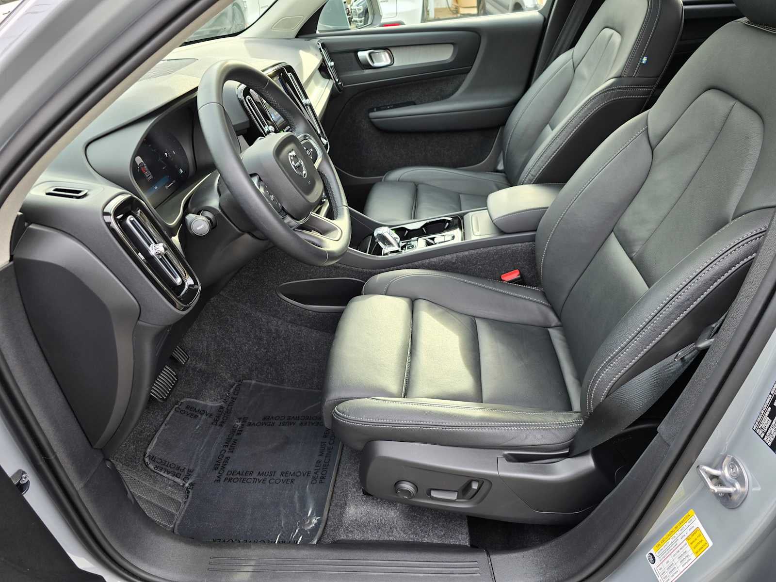 2025 Volvo XC40 Plus Bright Theme