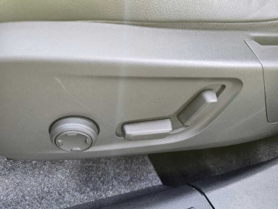 2025 Volvo XC40 Plus Bright Theme