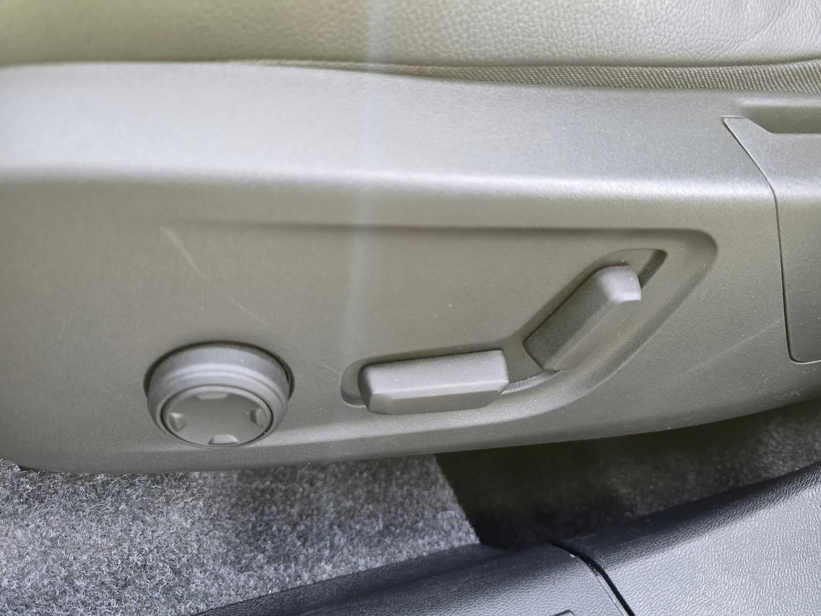 2025 Volvo XC40 Plus Bright Theme