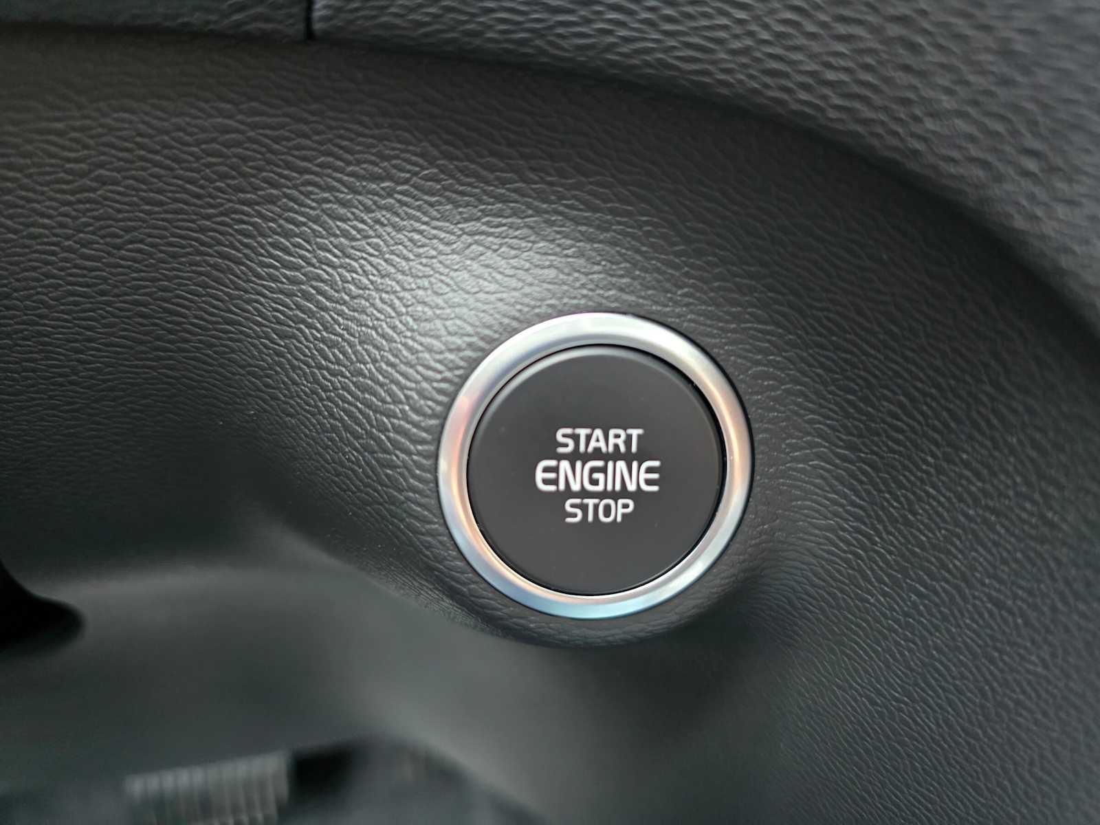 2025 Volvo XC40 Plus Bright Theme